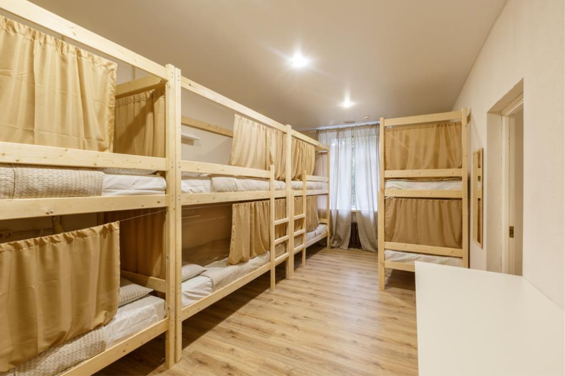 Общ 8. Найс хостел на Павелецкой. Хостел Москва Павелецкая. Nice Hostel Москва. Хостел на Павелецком вокзале.